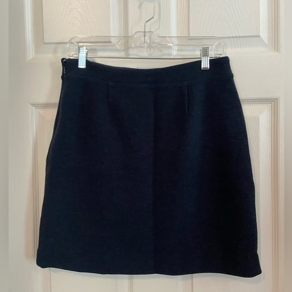 LOFT navy blue wrap skirt, size 6 never been worn - Picture 3 of 3